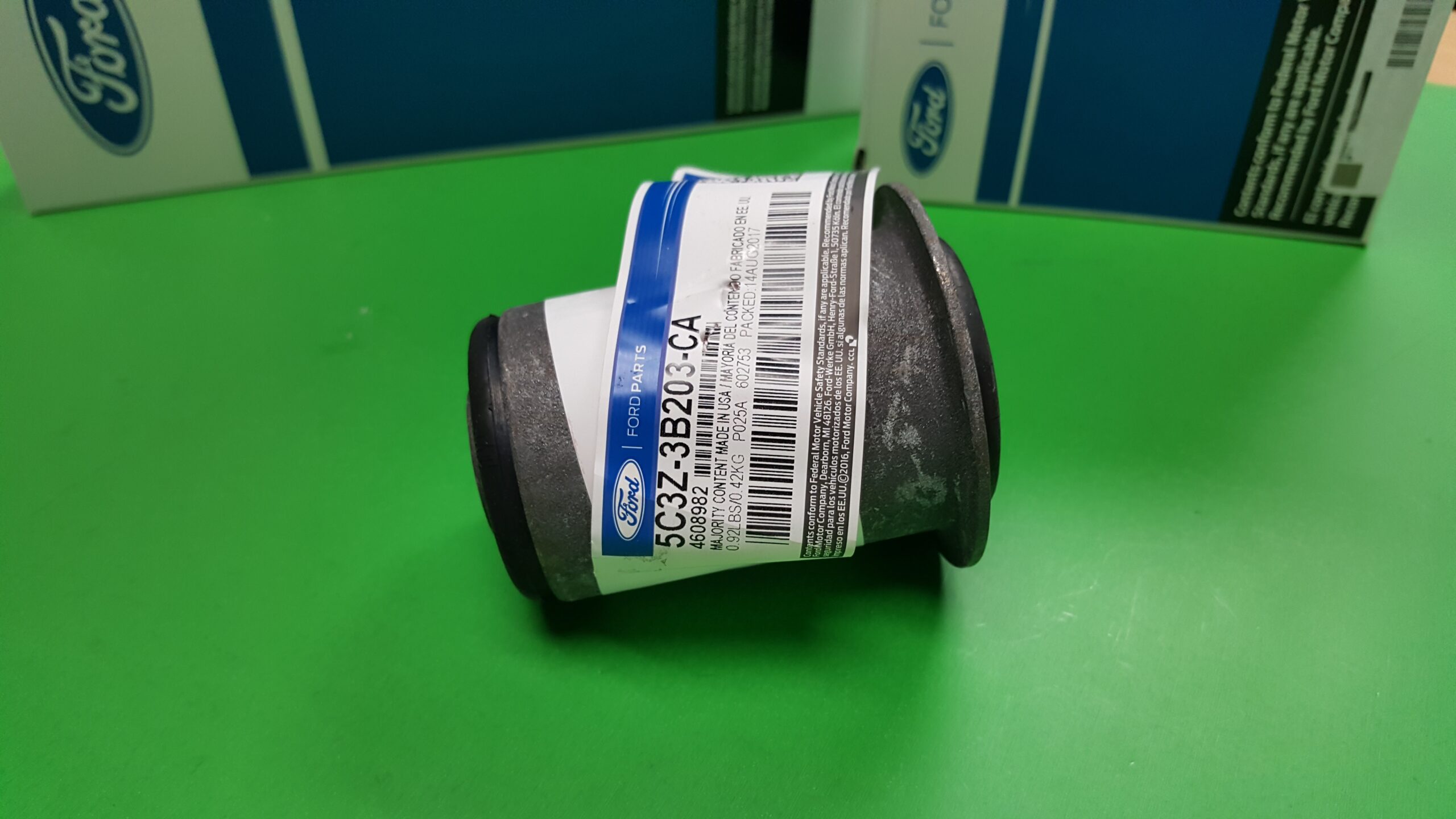 BRAND NEW OEM FRONT SUSPENSION RADIUS ARM BUSHING INSULATOR 2012-2018 F-250-350-450 5C3Z-3B203-CA - Imagen 3