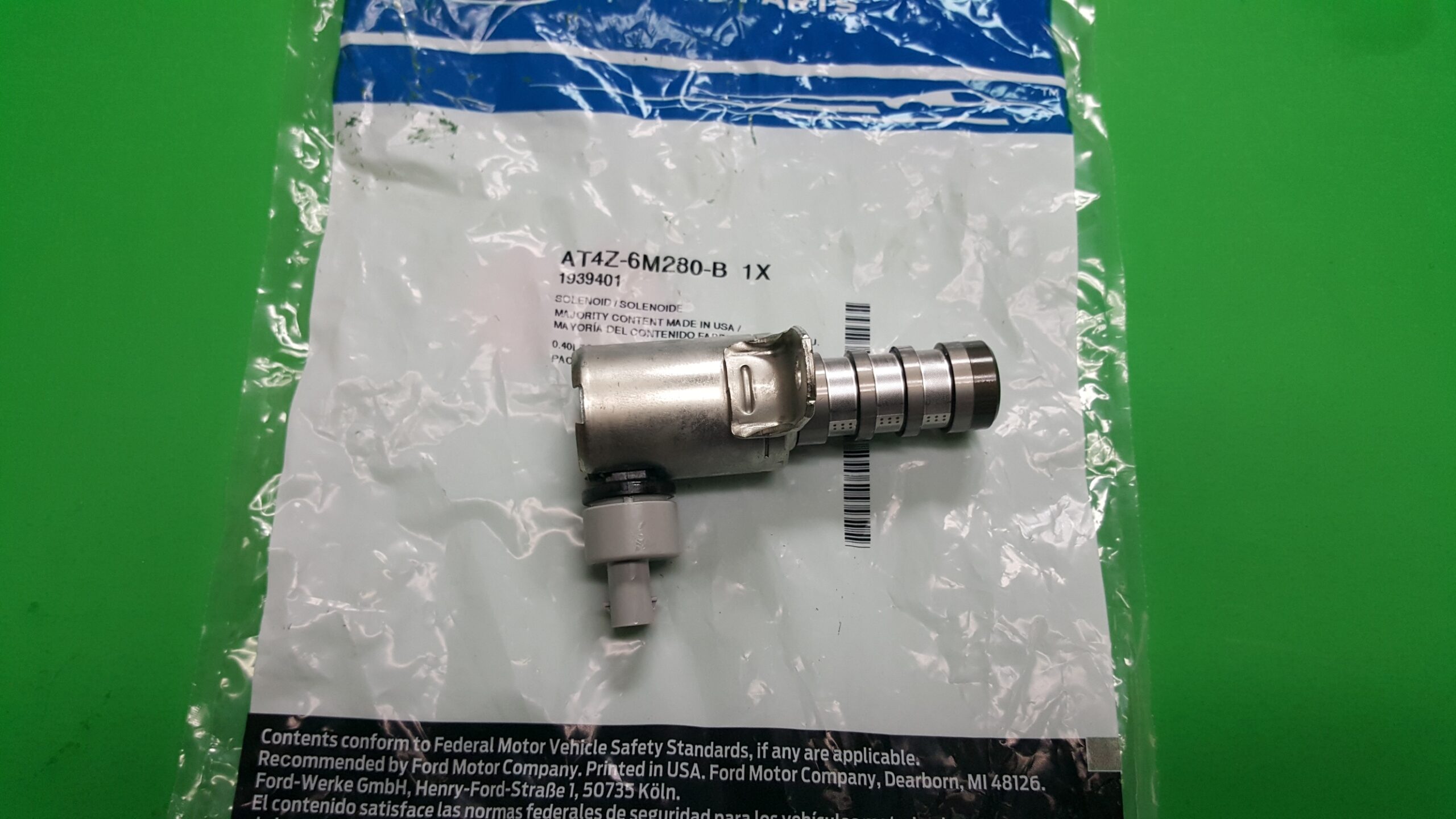 Brand New OEM VALVE VCT SOLENOID ASSY, GRAY CONNECTOR COLOR 3.3L DOHC VCT V6 | 3.5L DOHC VCT, 3.7L DOHC EXPLORER, F-150, TRANSIT, LINCOLN, MUSTANG AT4Z-6M280-B - Imagen 6