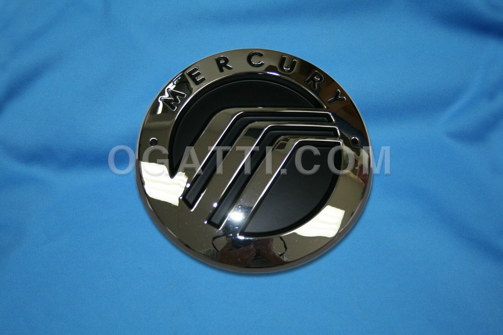 BRAND NEW OEM FRONT GRILLE EMBLEM GRAND MARQUIS 2003-2005 YF4Z-8213-AB