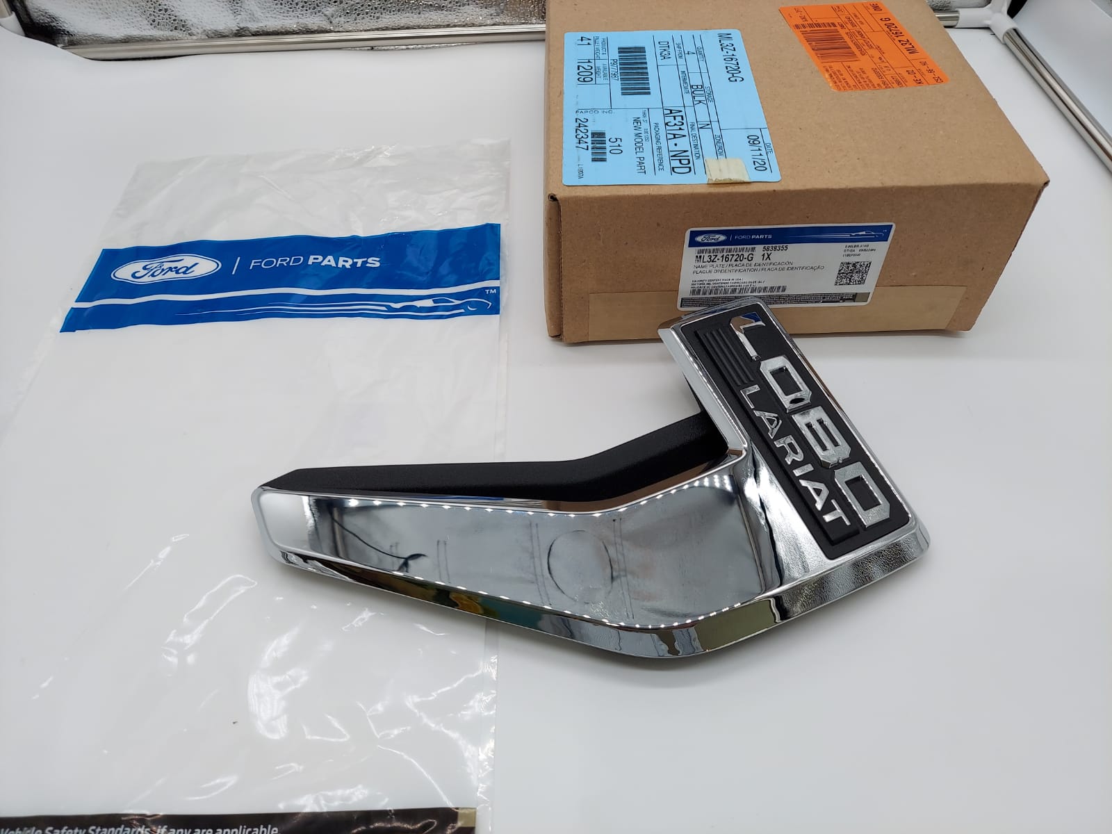 Brand New OEM Emblem fender F-150 LOBO LARIAT Version in Chrome 2021 Passenger SIDE RH ML3Z-16720-G - Imagen 7