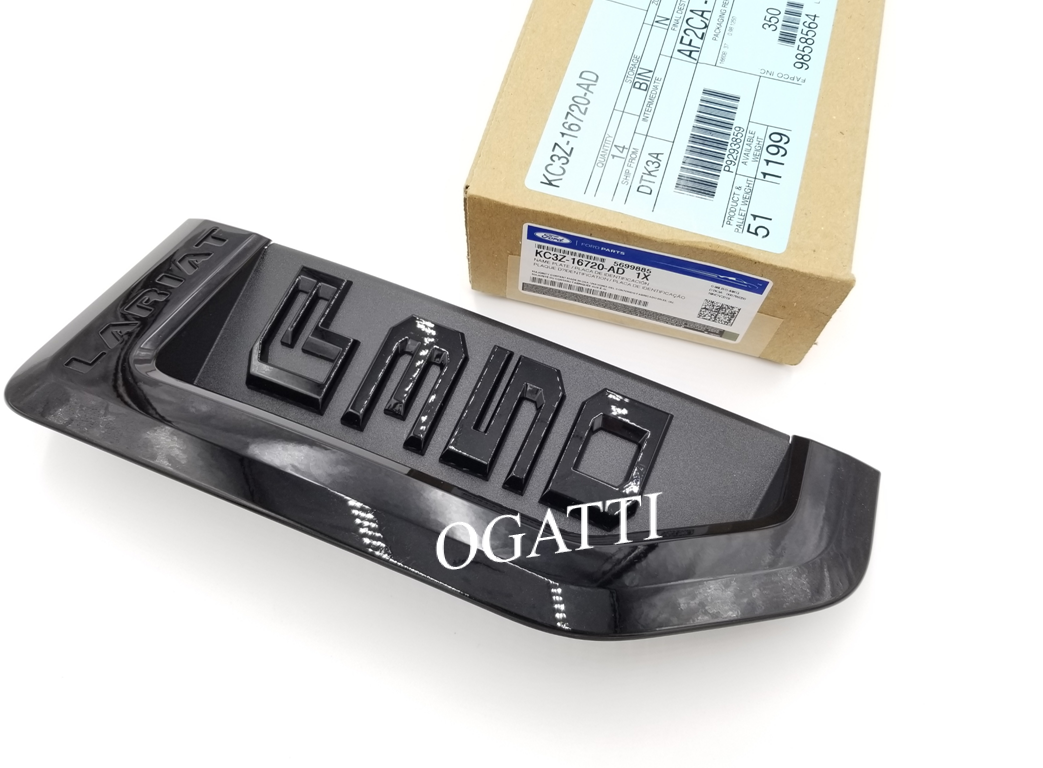 BRAND NEW OEM NAMEPLATE FOR FENDER F350 LARIAT VERSION AGATE BLACK SPORT PACKAGE 2018-2019 KC3Z-16720-AD LH DRIVER SIDE - Imagen 2